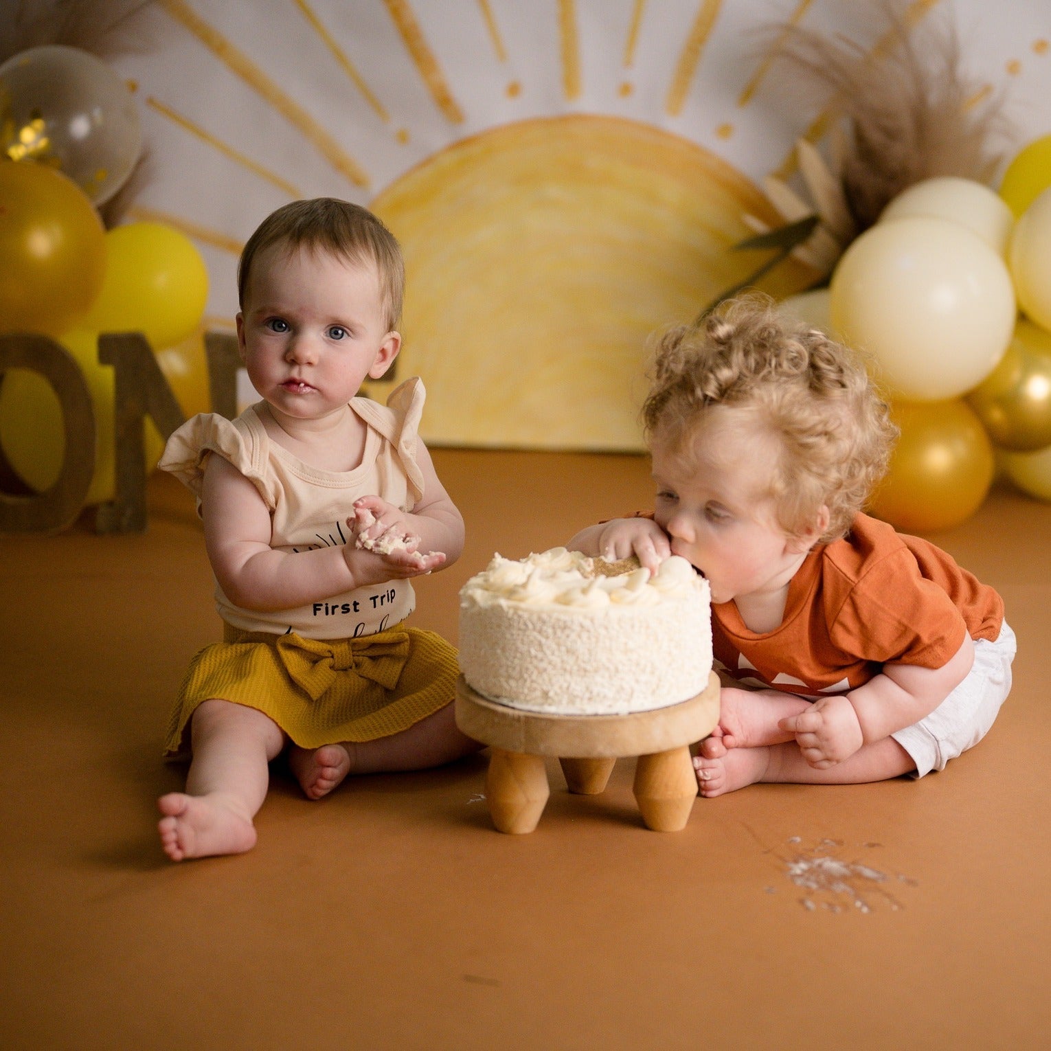 Kinderhintergründe Minimalistische gelbe Sonnenstrahlen Kinderfotohintergrund MRR9-75