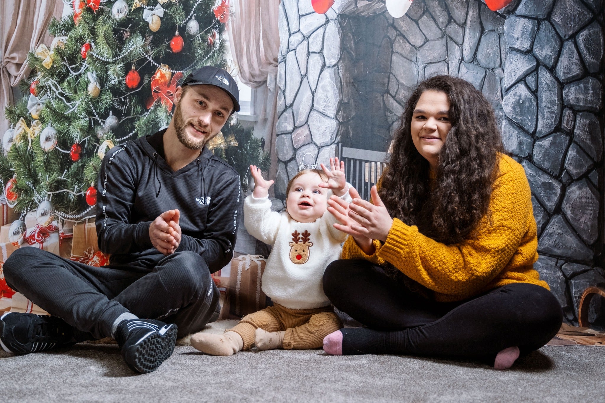 Weihnachtshintergrund Socke Kamin Haus Dekorationation DBD-H19179