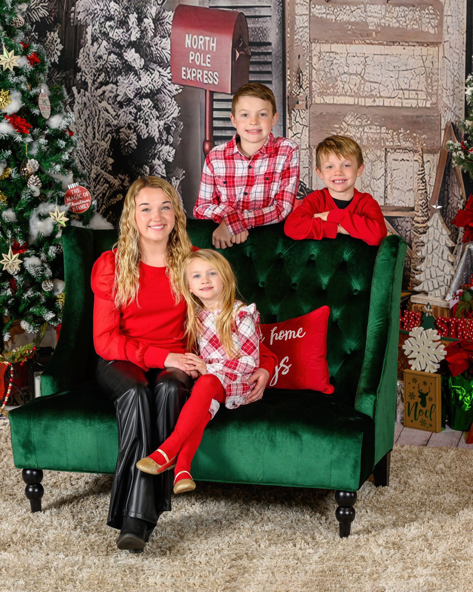 Weihnachtsbäume Rote Briefkasten Weihnachten Hintergründe Dekorierter Haushintergrund GX-1033