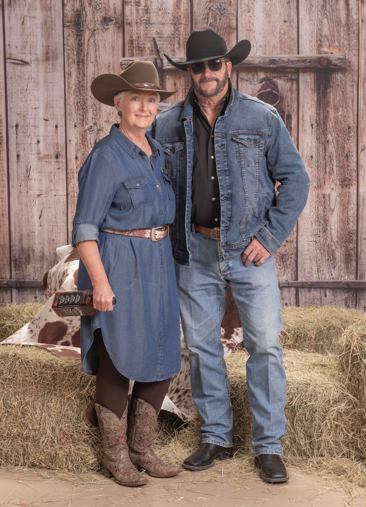 Alter verwitterter hölzerner Scheunentor Hintergrund für Foto GC-93