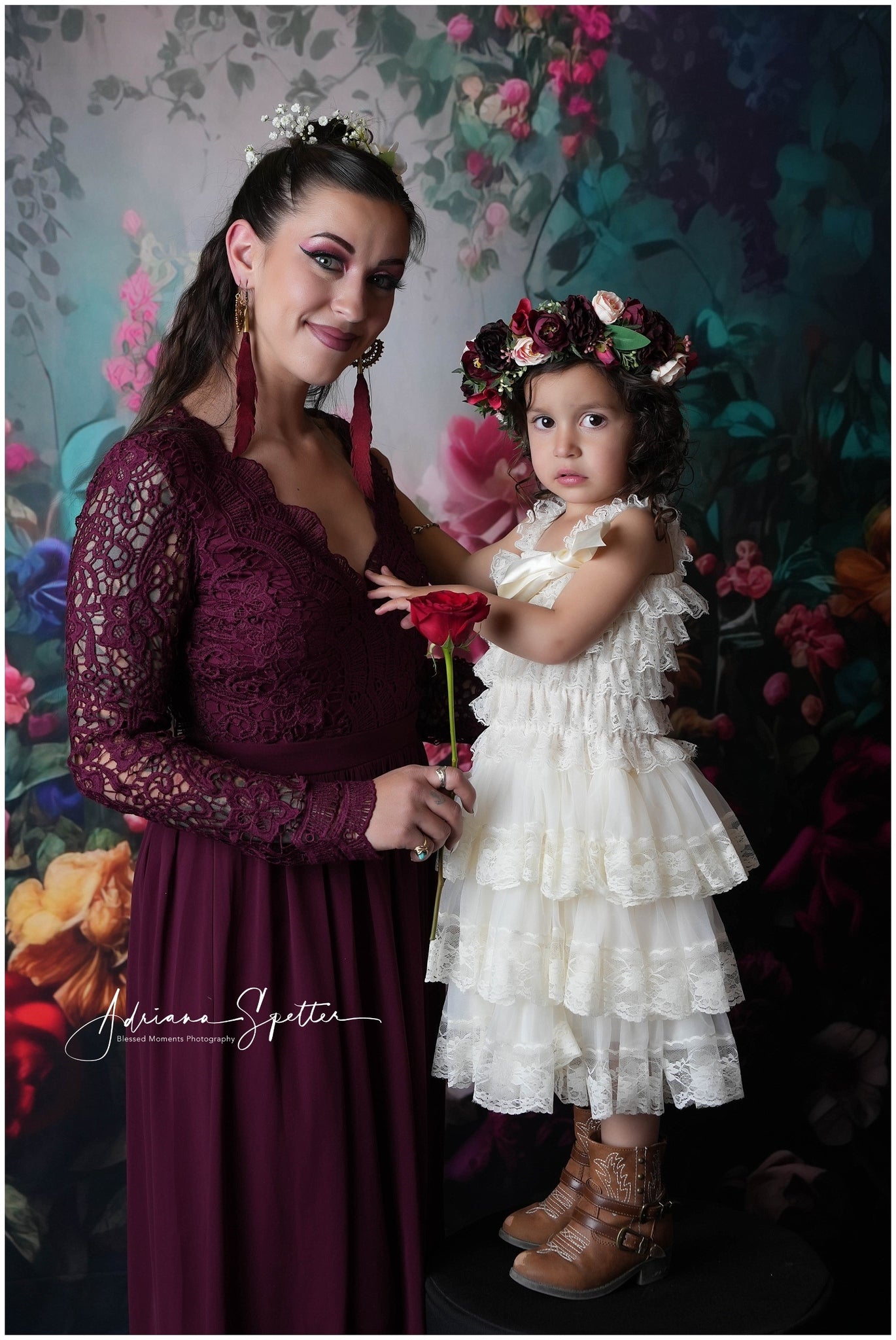 Vintage-Blumenhintergrund Romantischer Garten Blühender Blumenhintergrund im Vintage-Stil MRR9-105