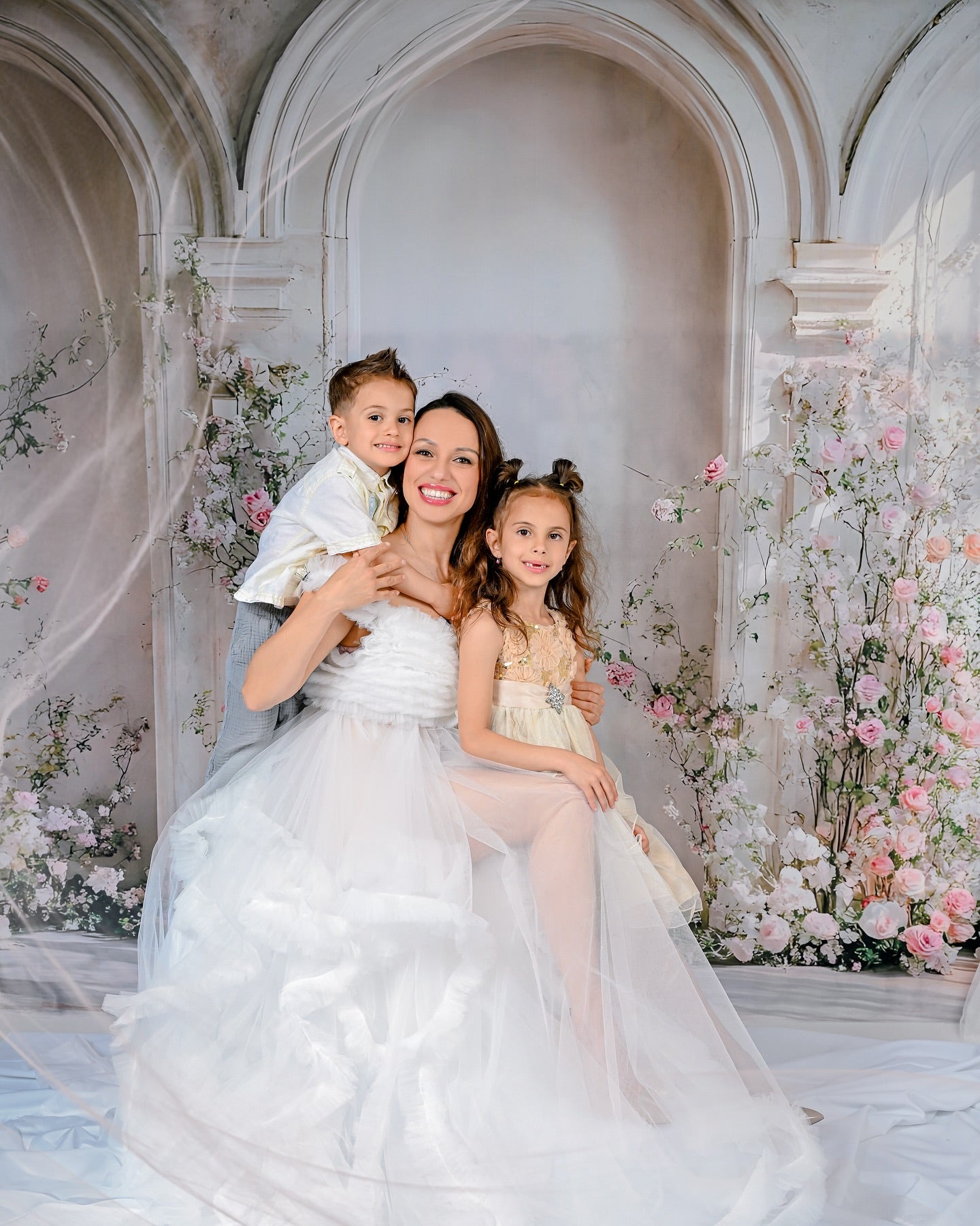 Muttertags-Hintergrund Blühende rosa Rosen Bogenhintergrund GQ2-183