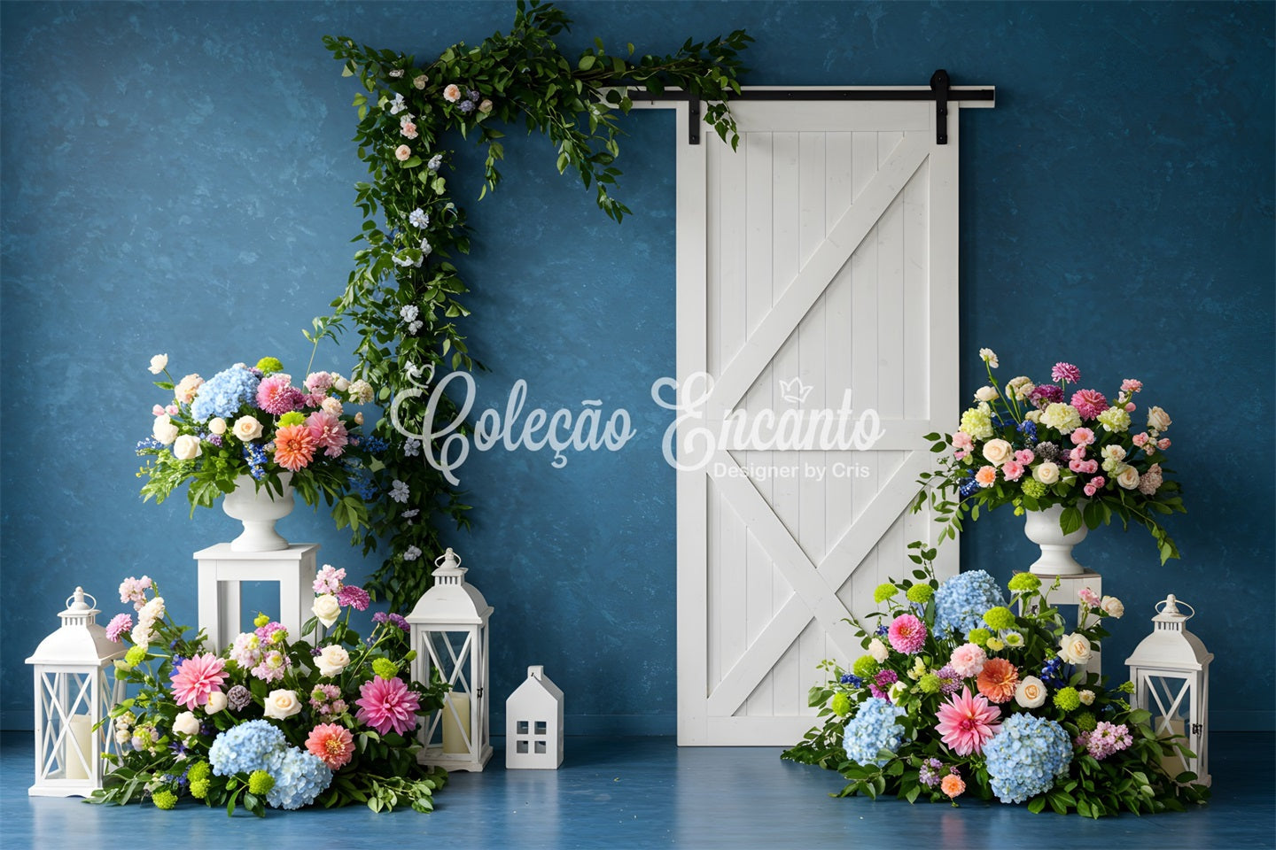 Muttertag-Fotokabinenhintergrund Blaue Wand Weiße Tür Blumenhintergrund für den Muttertag von Magali