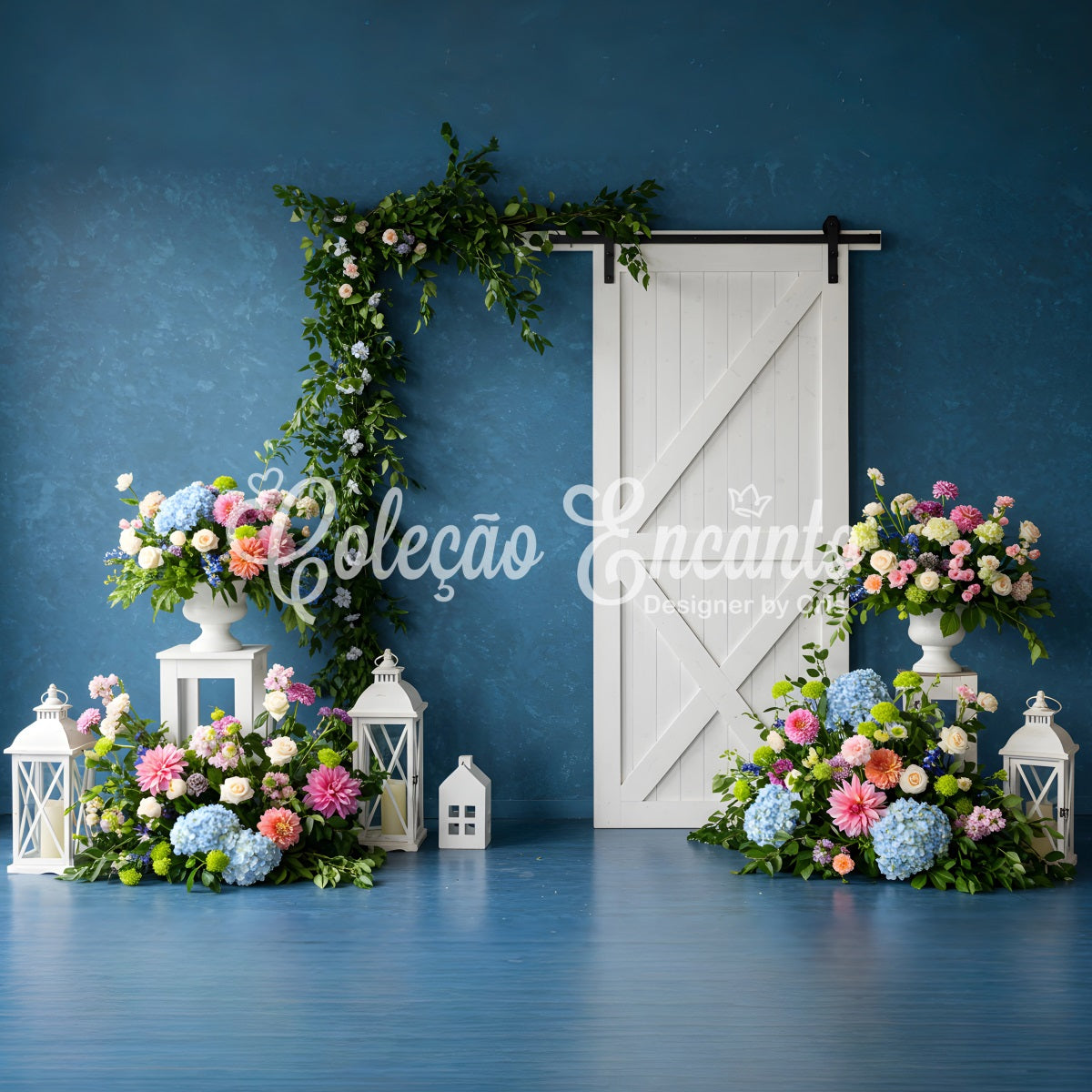 Muttertag-Fotokabinenhintergrund Blaue Wand Weiße Tür Blumenhintergrund für den Muttertag von Magali