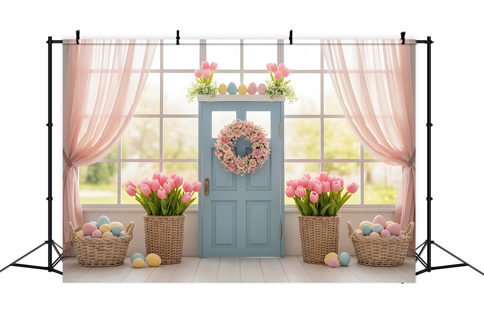 Osterfenster Frühlingslicht-Hintergrund Blaue Tür Tulpen Eierkörbe Oster-Hintergrundfotos von Magali