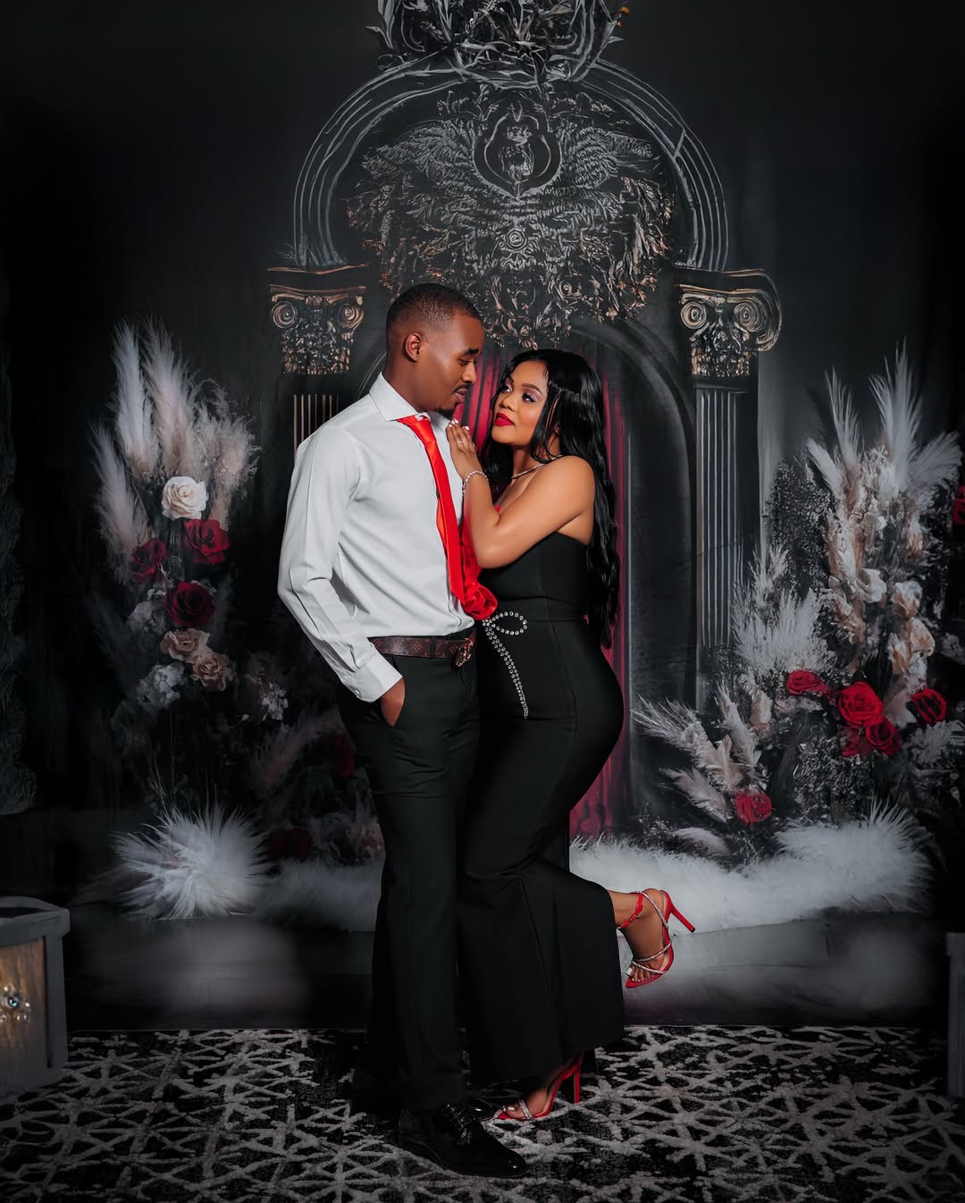 Luxuriöser roter Samt Boho Vorhang Hintergrund RR8-423