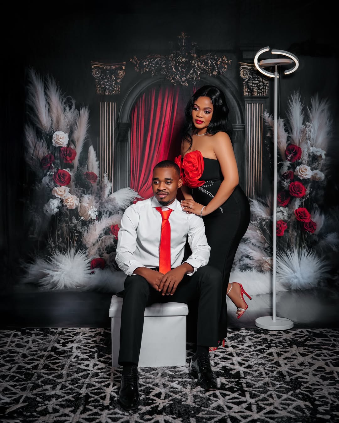 Luxuriöser roter Samt Boho Vorhang Hintergrund RR8-423