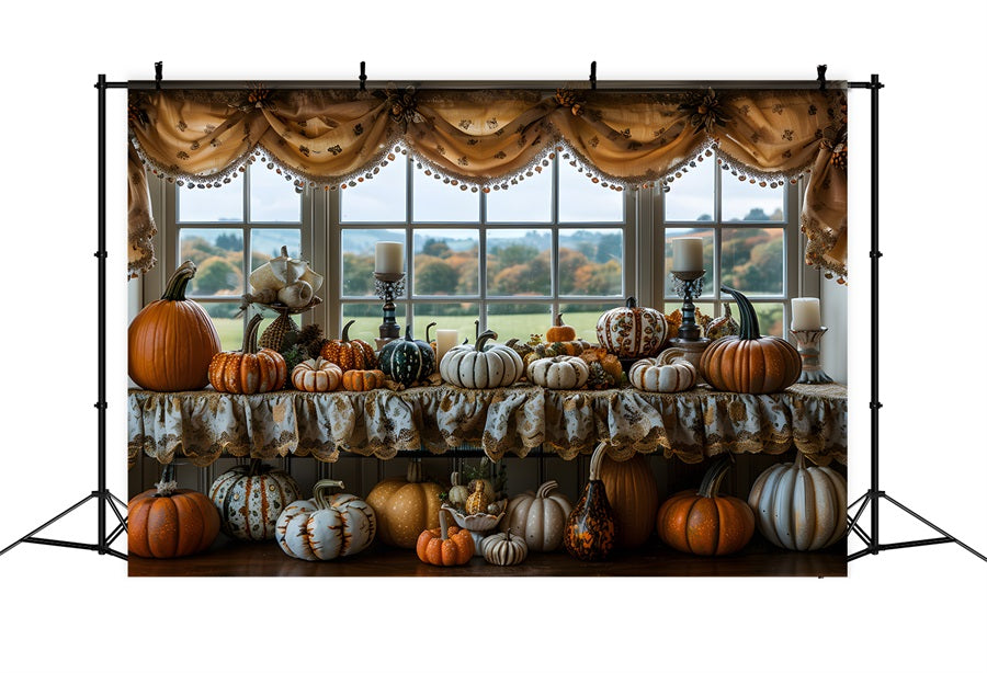 Herbstliches Fensterdisplay mit Kürbissen und Kerzen RR7-317