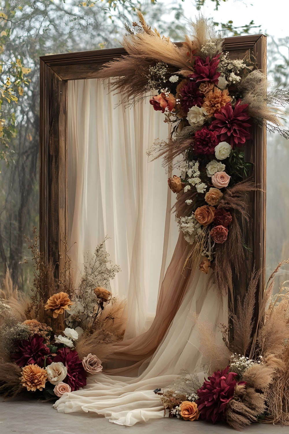 Romantischer Hintergrund mit rostroten und elfenbeinfarbenen Blumen RR8-519