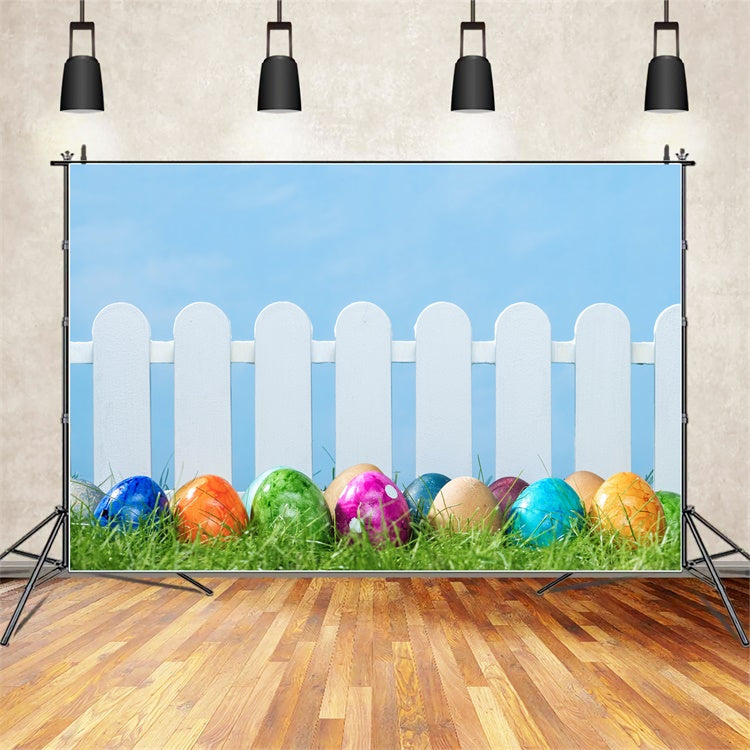 Ostern Fotohintergrund Weißer Zaun Bunte Eier Kulisse TWW3-28