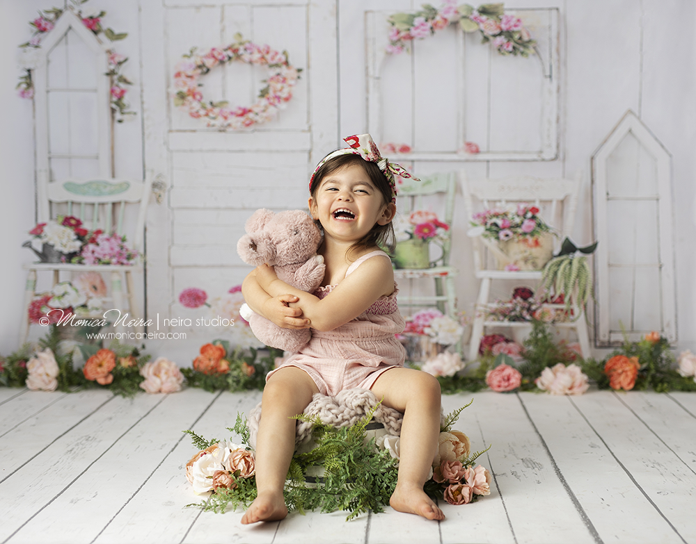 Holztür Fenster Hintergrund Blumenstuhl Hintergrund für Raumdekoration zh-374