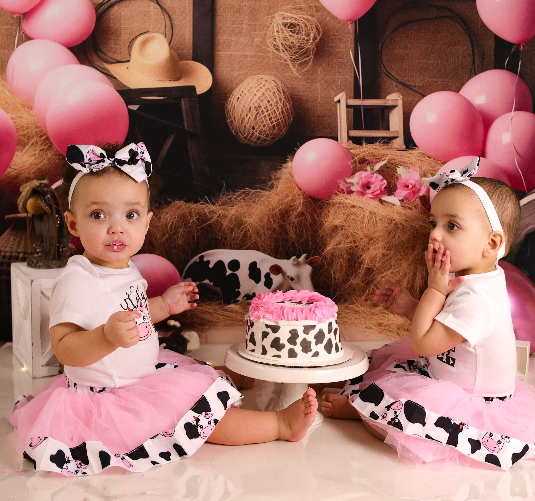 Cowgirl-Fotohintergrundideen Rustikaler Stall Rosa Luftballons Kinderhintergründe MRR9-87
