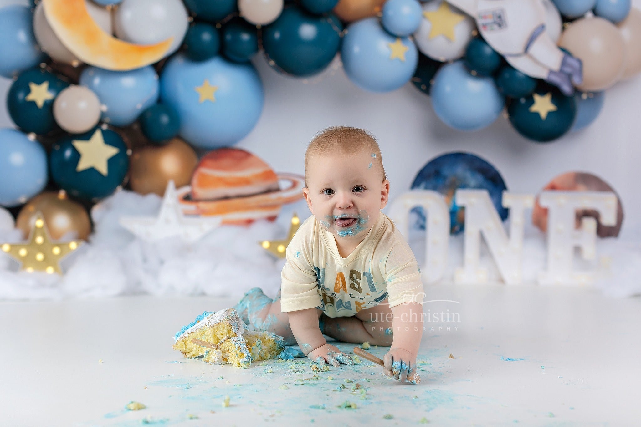 1. Geburtstagshintergrund Weltraum Astronaut Ballon Abenteuer Cake-Smash-Fotohintergrund MRR9-58