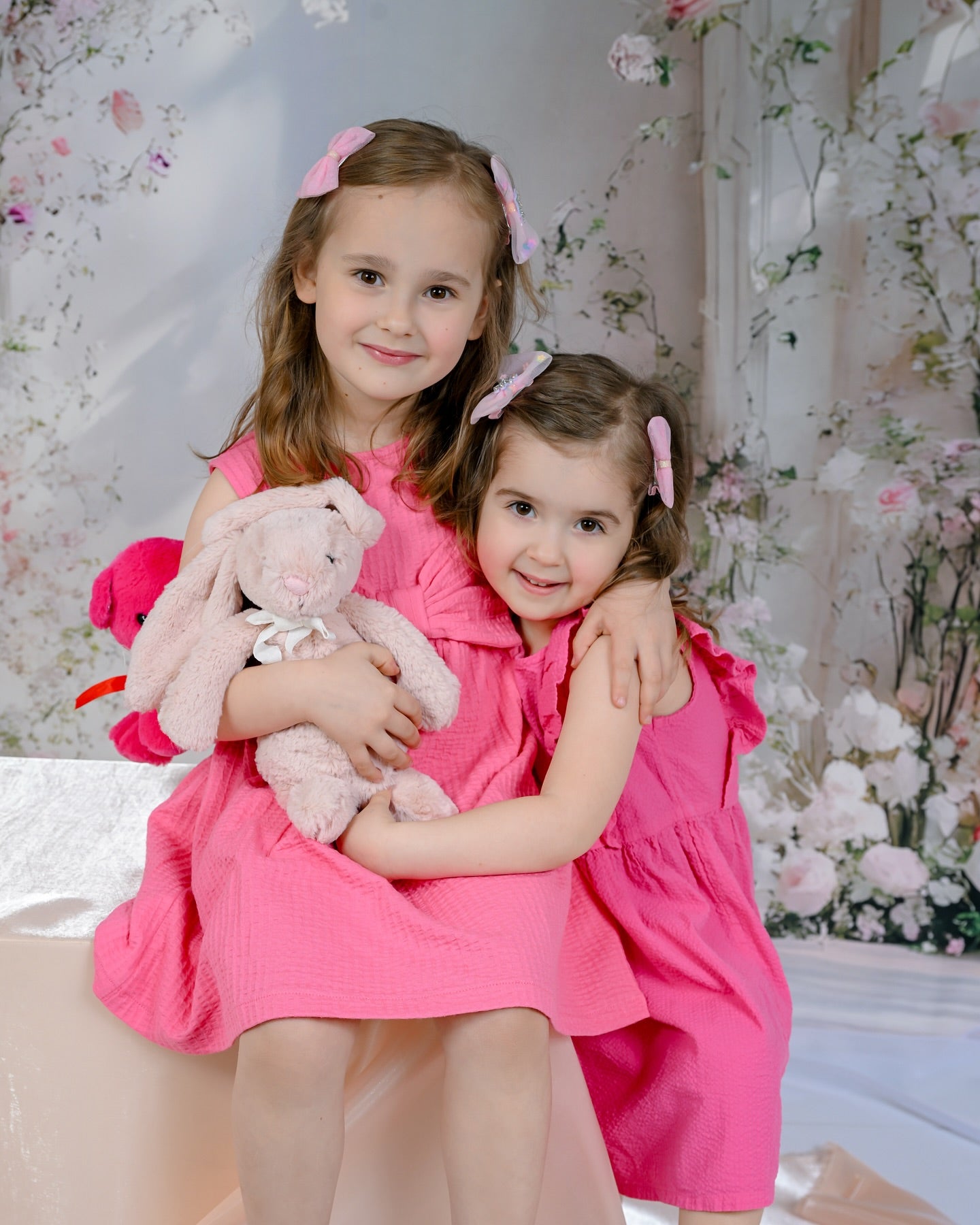 Muttertags-Hintergrund Blühende rosa Rosen Bogenhintergrund GQ2-183