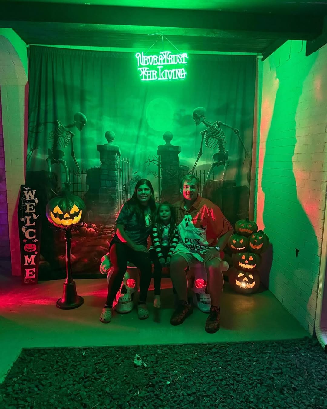 Halloween Gruseliges Skelett-Friedhofstor Hintergrund RR7-457