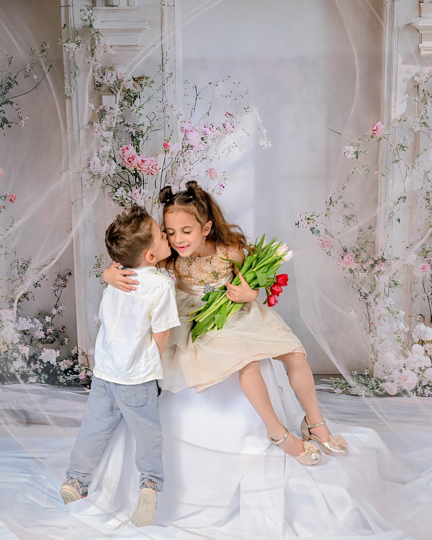 Muttertags-Hintergrund Blühende rosa Rosen Bogenhintergrund GQ2-183