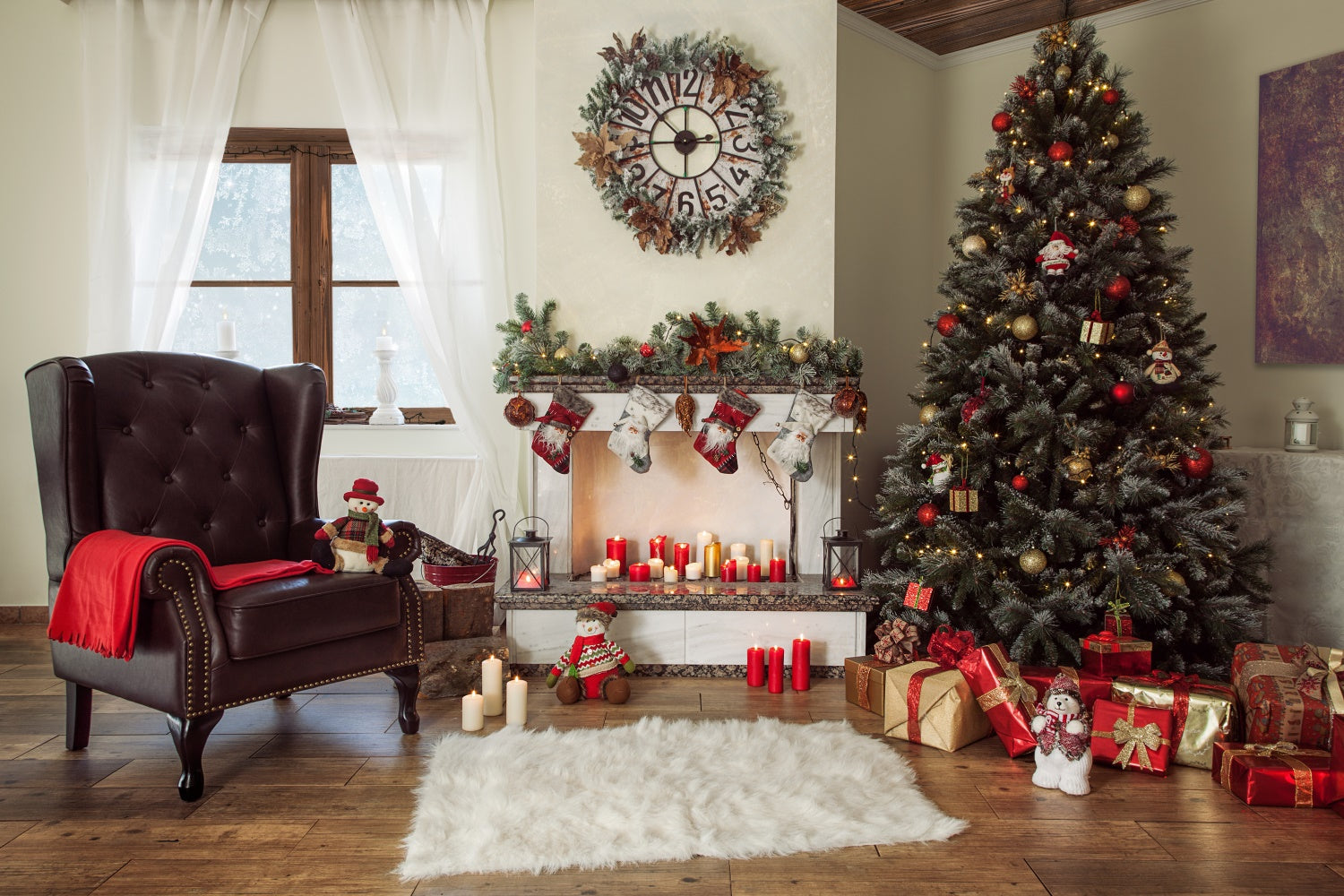 Klassischer Weihnachtsbaum und gemütlicher Sessel Hintergrund BRP8-310