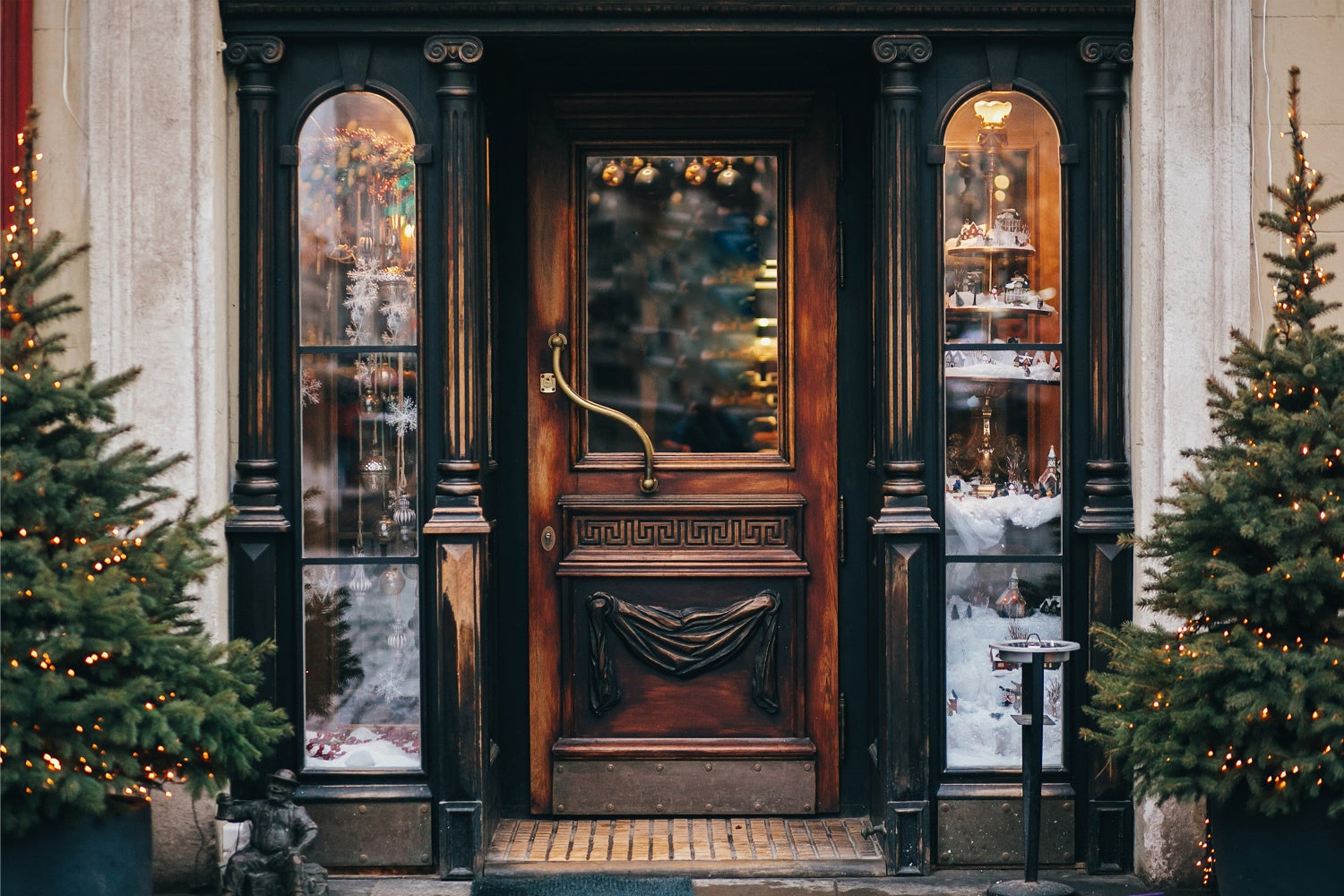 Vintage-Weihnachts-Schaufenster mit Tannenbäumen Hintergrund BRP8-318