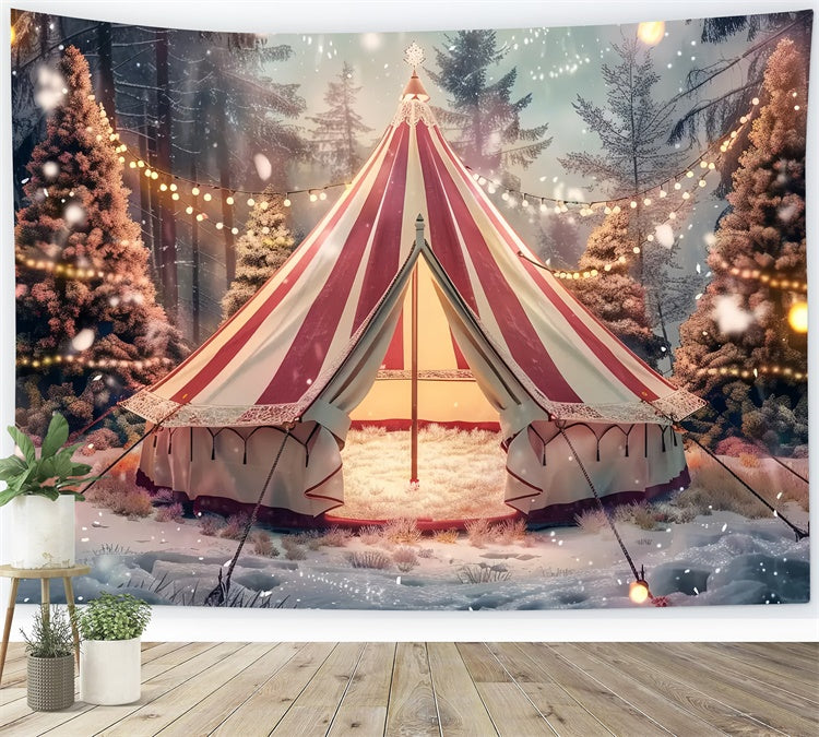 Weihnachtszelt inmitten verschneiter Bäume Backdrop BRP8-69