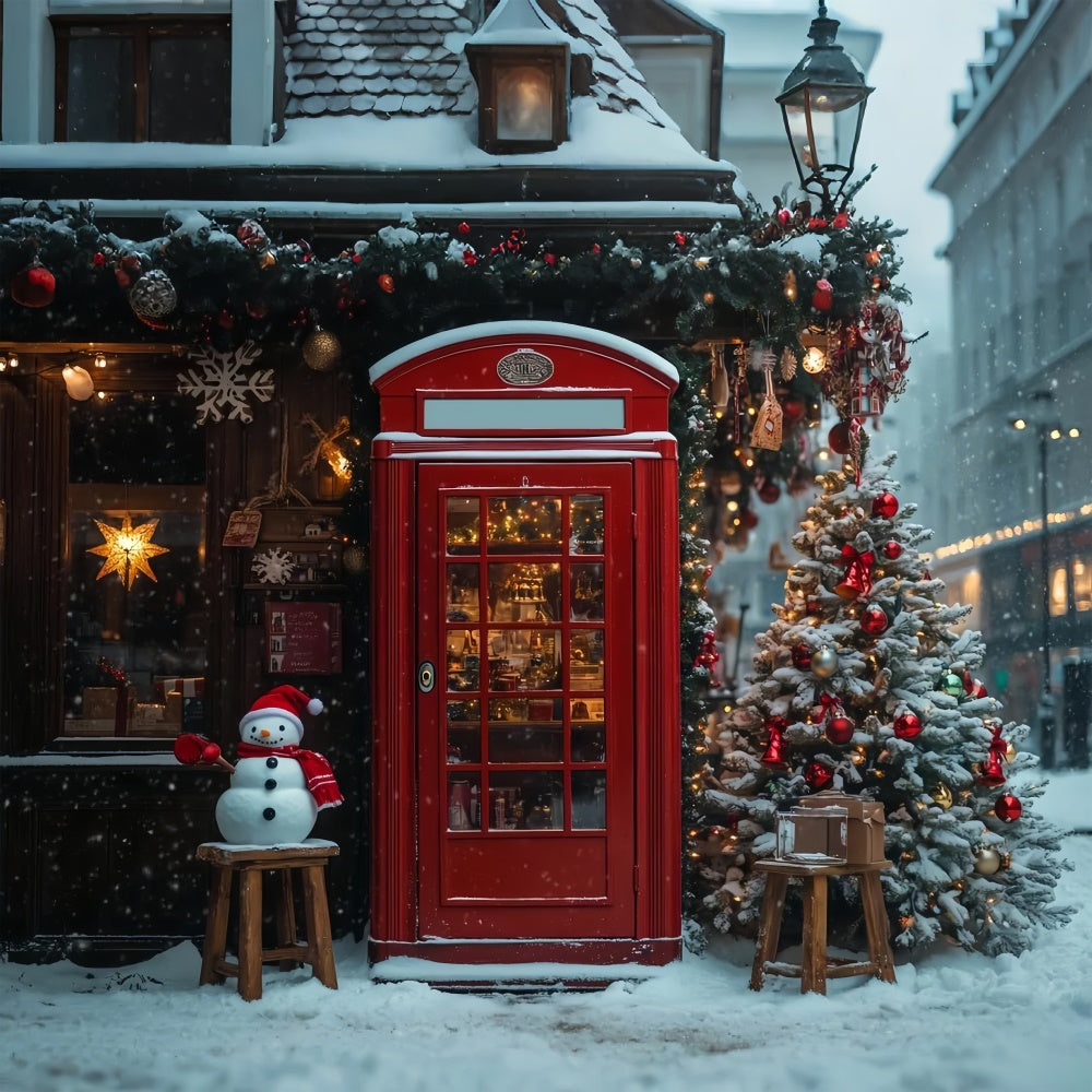 Verschneiter Weihnachtsmarkt mit roter Tür als Hintergrund für Fotos BRP9-35