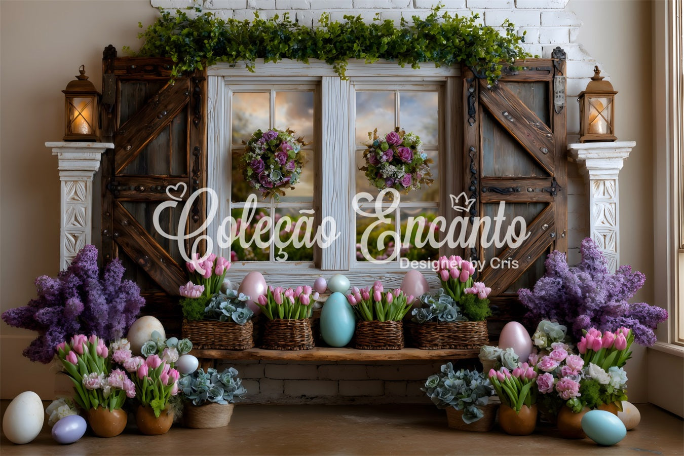Oster-Cottage-Garten-Hintergrund Lavendel Tulpen-Eier Fenster Frohe Ostern Foto-Hintergrund von Magali