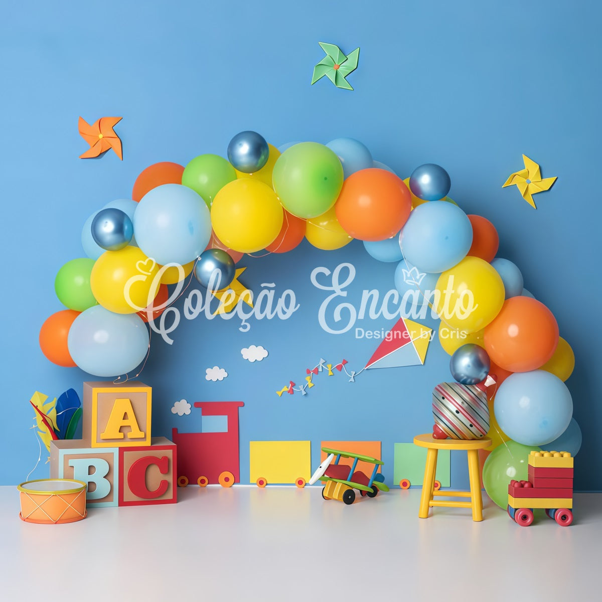 Hintergrund für Kinder Bunte Ballons Blöcke Zug Spielzeug Neugeborenen-Fotohintergrund von Magali