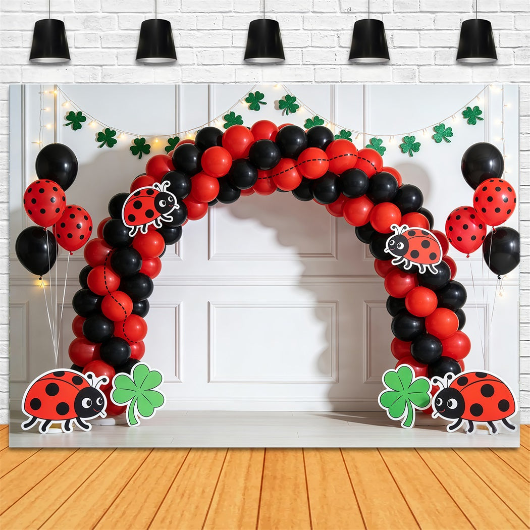 Marienkäfer-Hintergrund Glücksklee-Ballonbogen Frühlingshintergrund für Fotografie CSH61-130