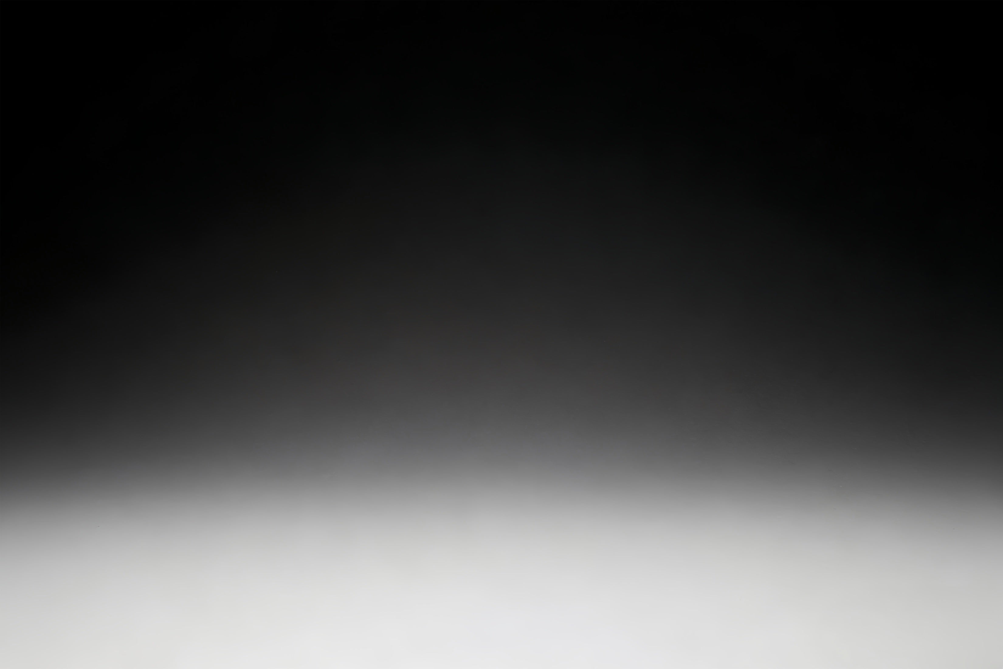 Weißer Hintergrund mit Farbverlauf Tiefschwarz Weißer Horizont Bester Hintergrund für Porträtaufnahmen CSH62-56