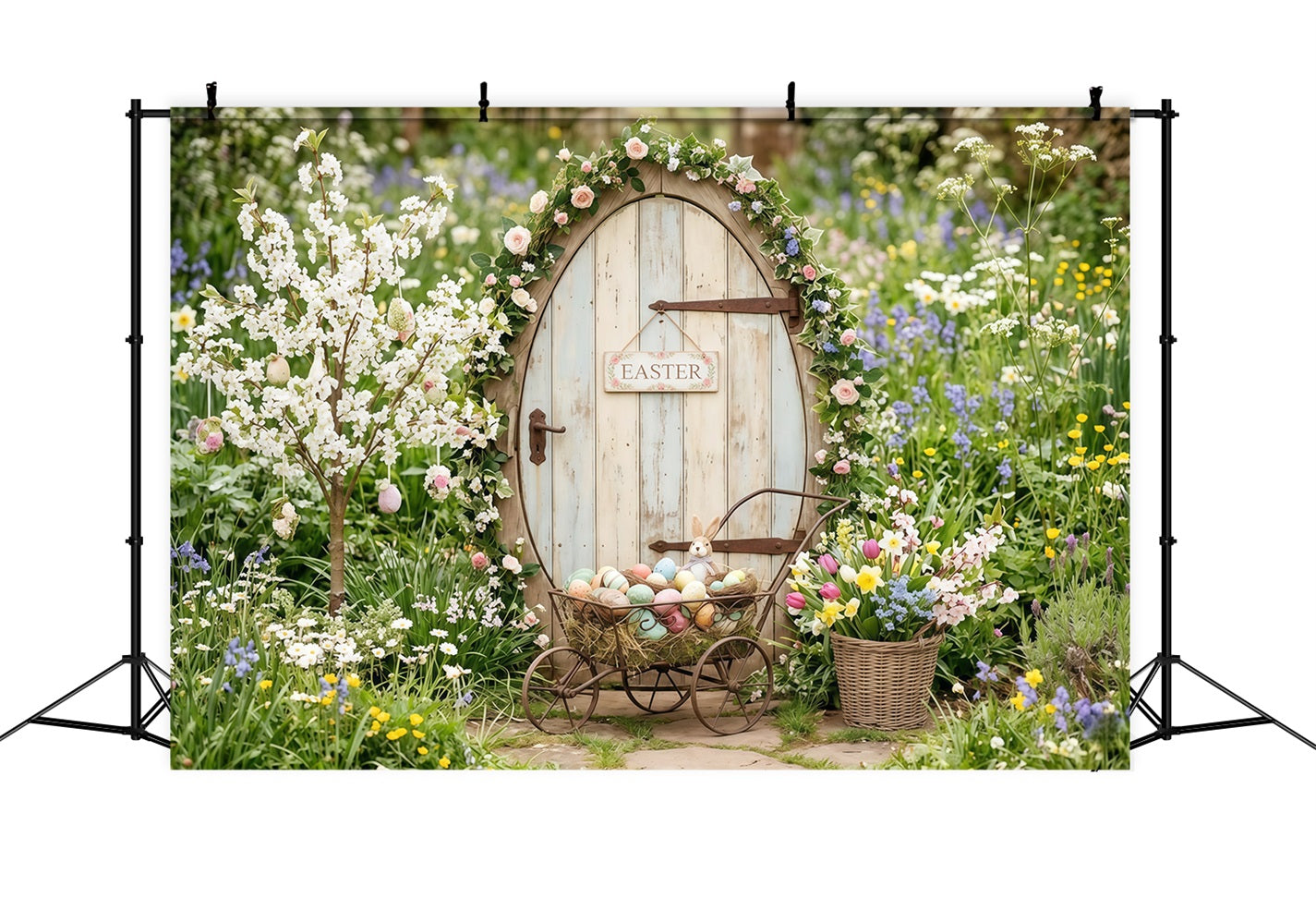 Osterhintergrund mit Cottage-Garten, Wildblumen, Hasen, Tür und Eierkarton Oster-Fotohintergründe CSH63-5