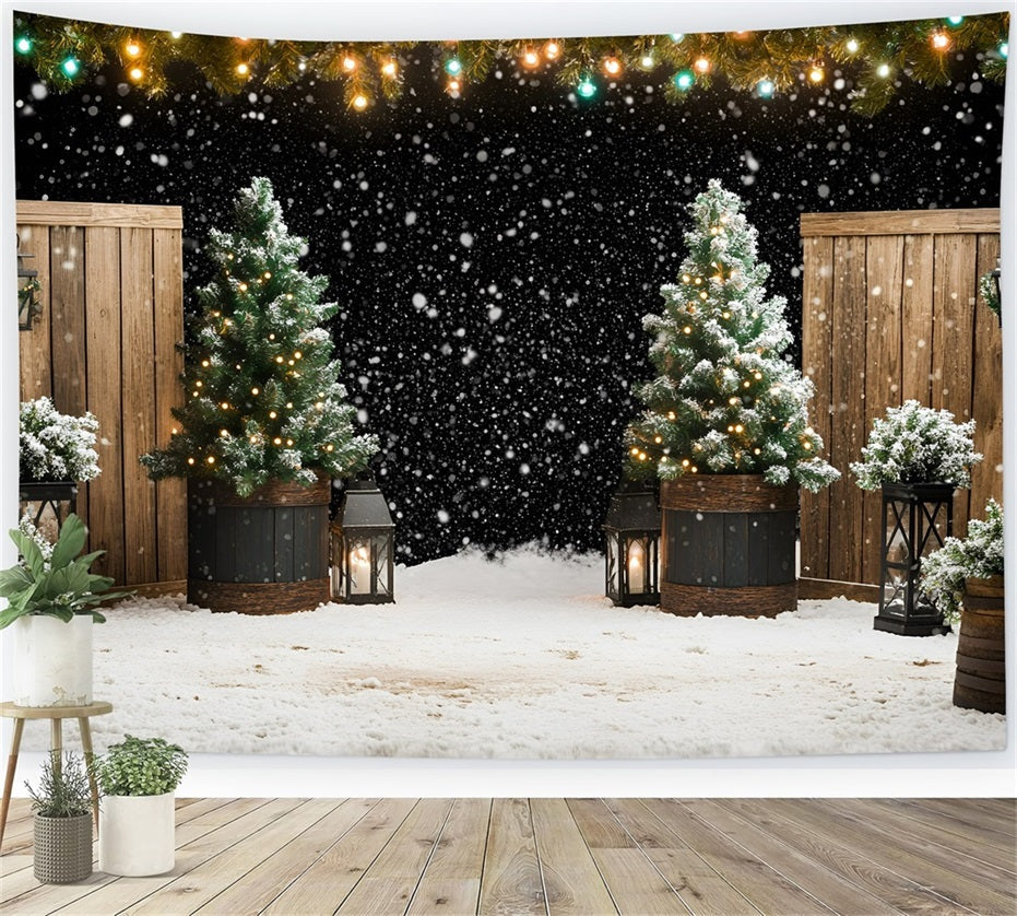 Weihnachtsbaum Bauernhof Fotohintergrund Schneefall Laterne Garten mit Tannenbäumen Weihnachten Hintergründe für Fotos GQ58-47