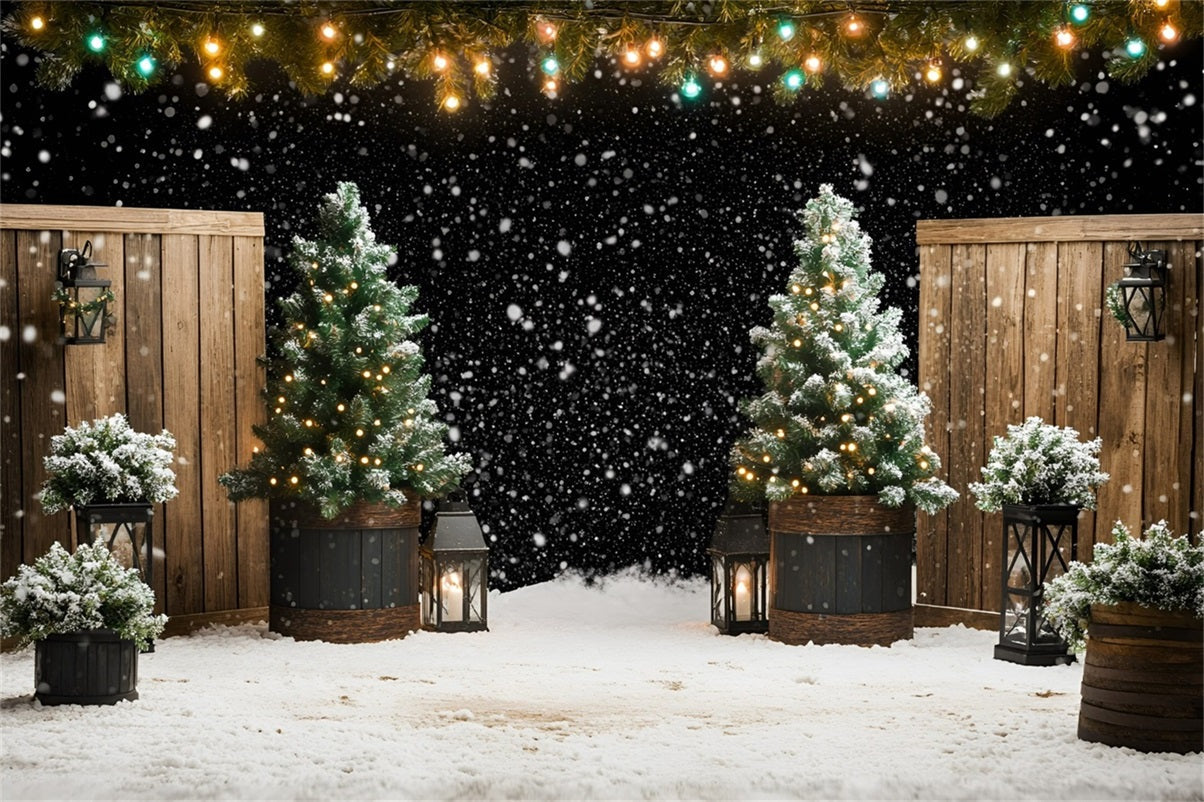 Weihnachtsbaum Bauernhof Fotohintergrund Schneefall Laterne Garten mit Tannenbäumen Weihnachten Hintergründe für Fotos GQ58-47