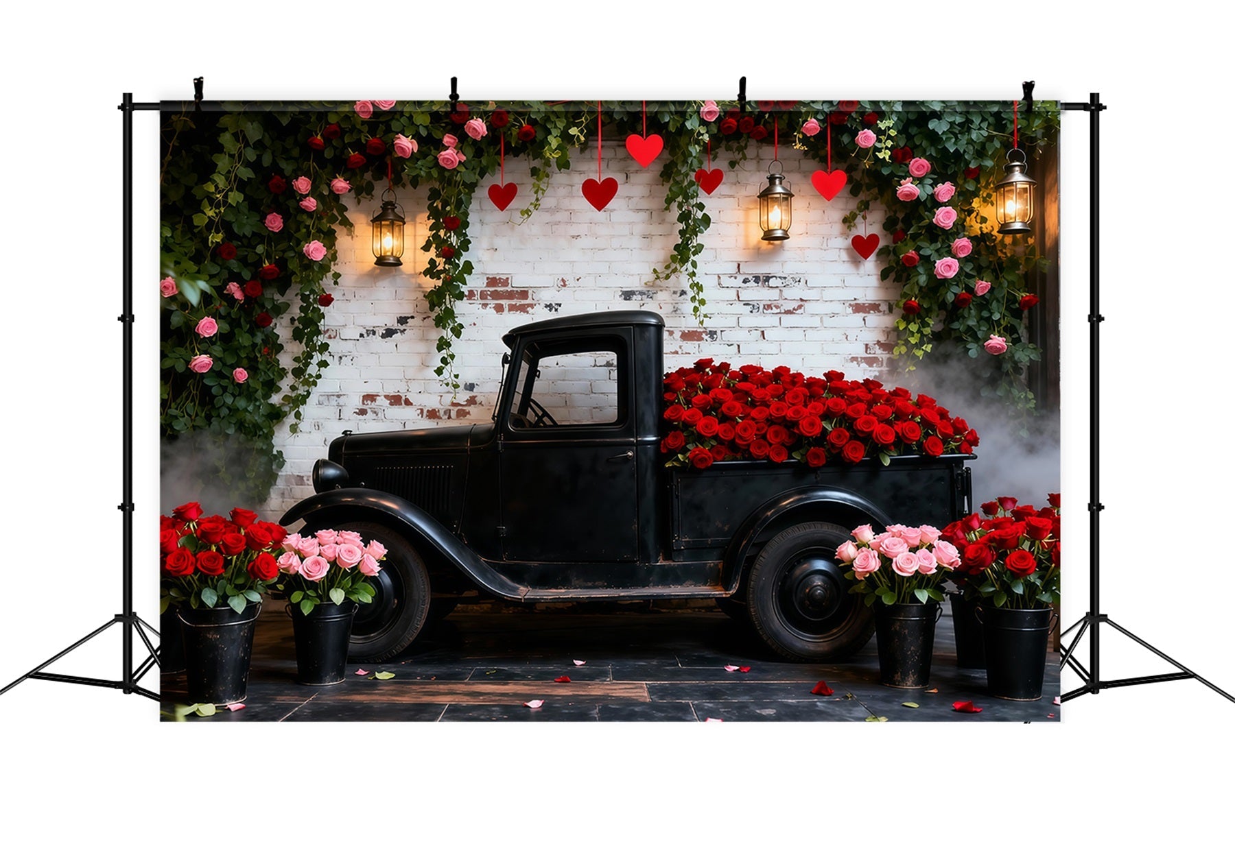 Valentinstag-Kulissen Vintage-Lkw mit roten Rosen Romantische Kulisse LXX512-178