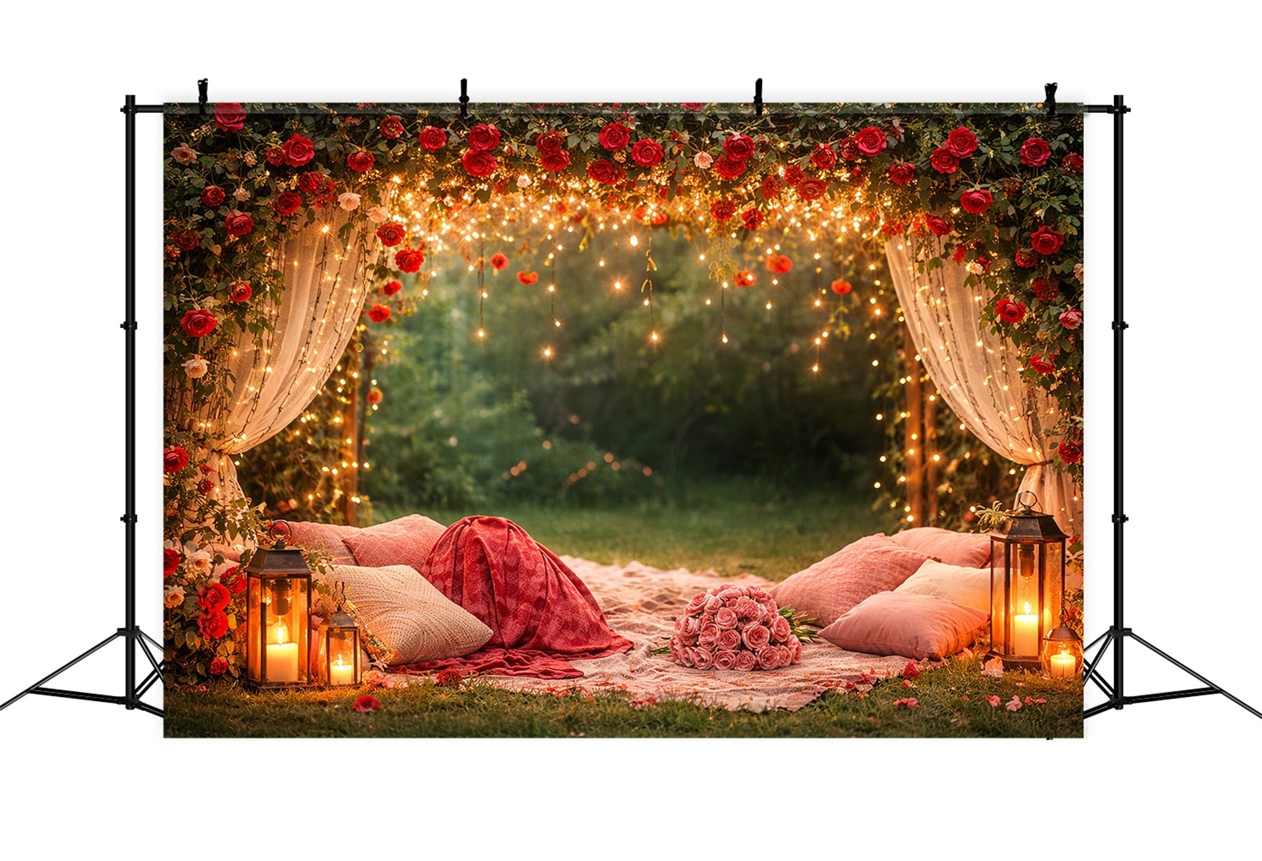 Hintergrund mit roten Rosen, funkelndem Baldachin, Blumenbogen und Valentinstag LXX512-93