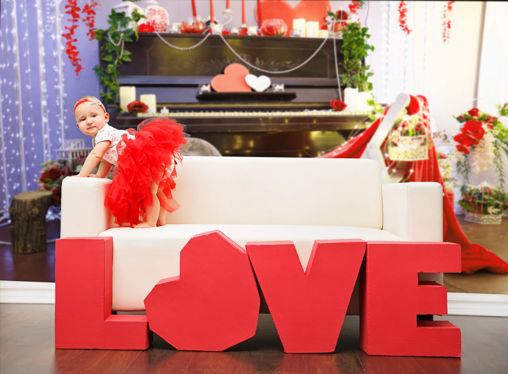 Valentine Red Heart Romantic Piano Dekorationen mit Blumen Hintergrund M12-18