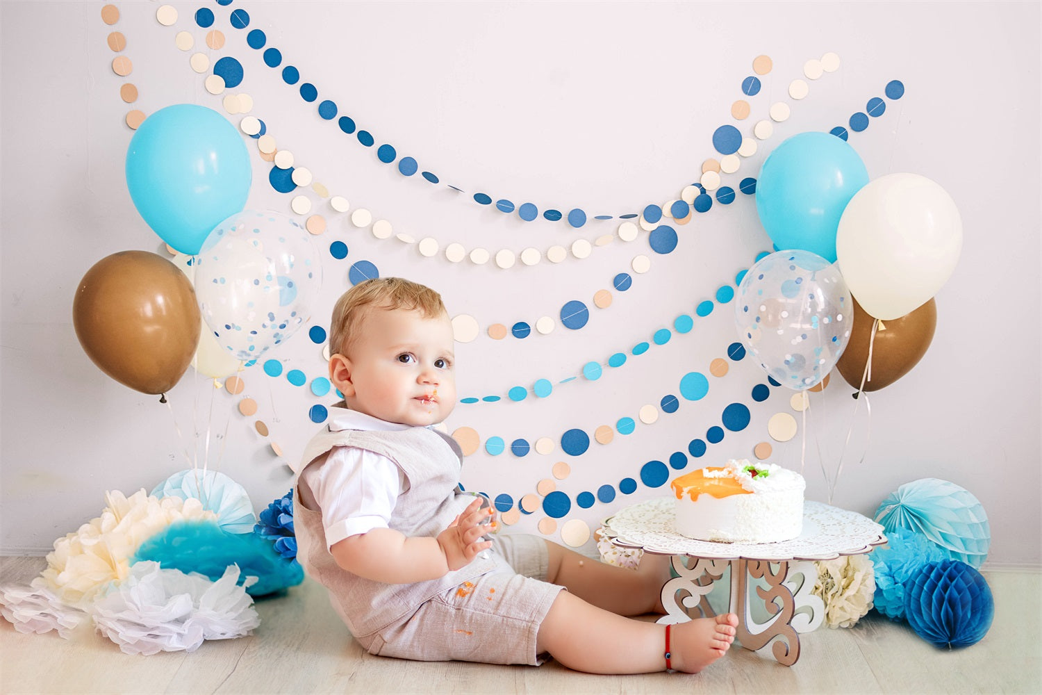 Geburtstagsparty Beige Wand Holzboden Bunte Punkte Ballon Papier Blume Hintergrund M2-29