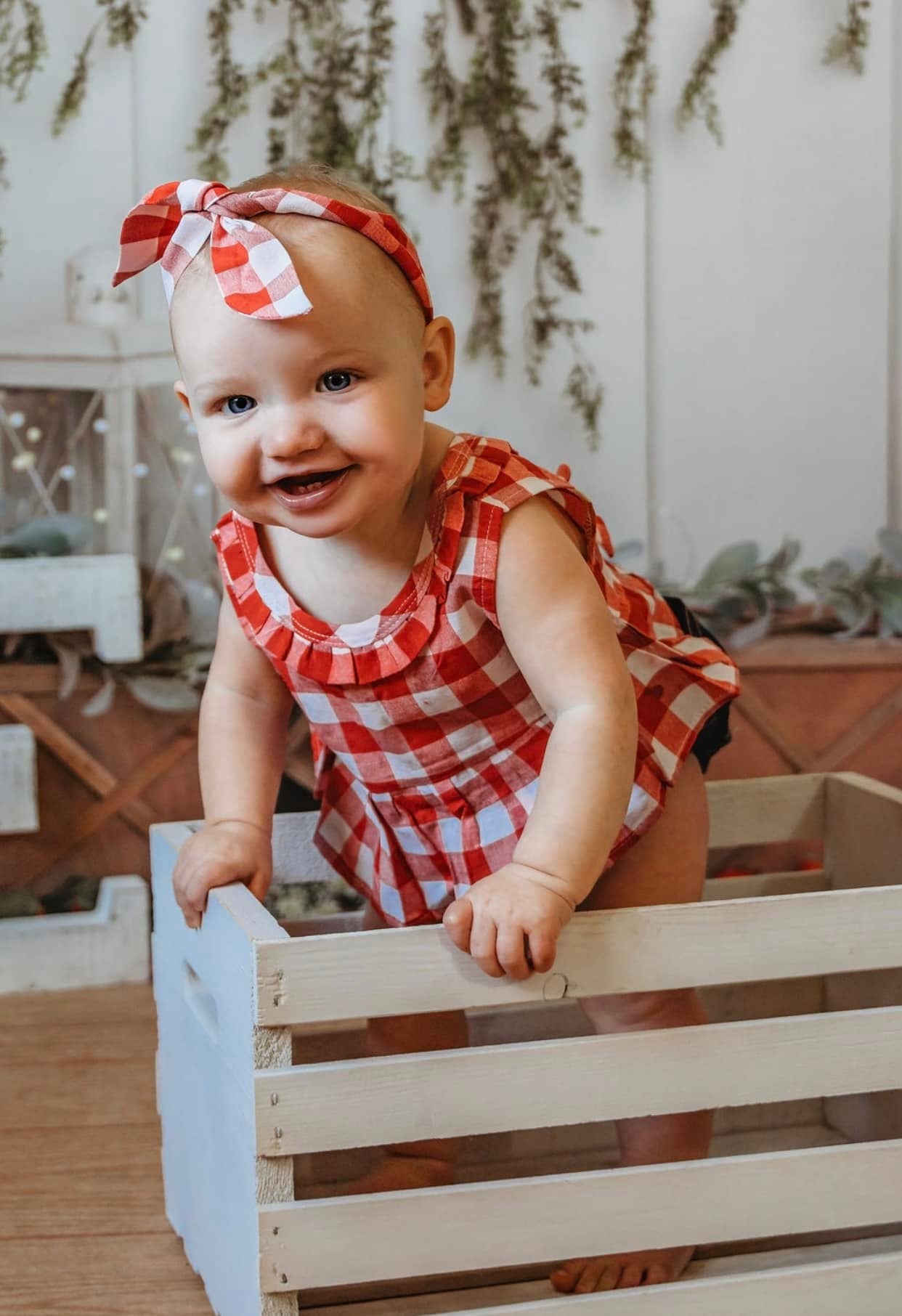 Frühlingshintergrund Rustikale Kisten Erdbeeren Rote Laternen Frühlingsfoto-Fotohintergrund MRR9-4