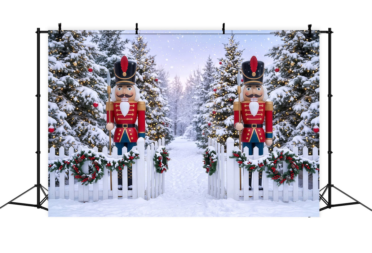 Weihnachtlicher Designhintergrund Verschneites Waldtor Nussknacker RR610-2