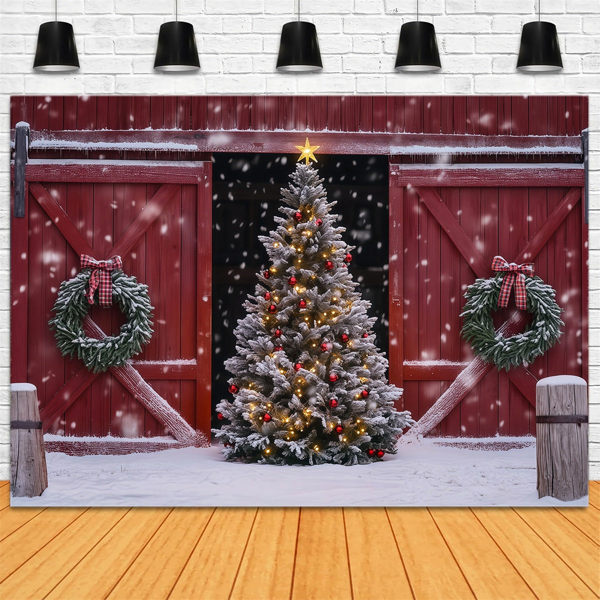 Weihnachts-Scheunentor-Hintergrund Schneebedeckter Scheunenbaumkranz Professionelle Weihnachtskulissen RR69-41
