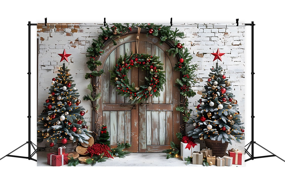 Rustikale Weihnachtstür mit festlichen Bäumen Hintergrund RR7-688