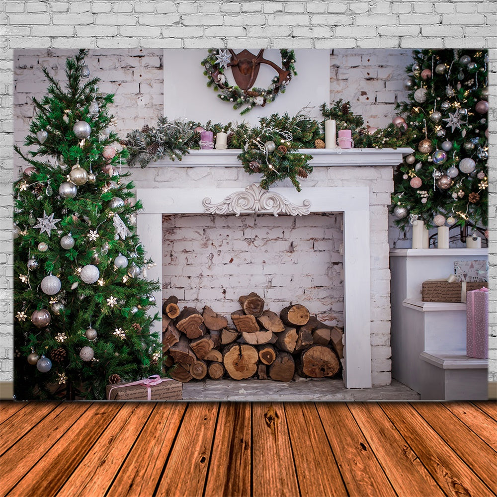 Weihnachtsbaum Kamin Backsteinwand Hintergrund RR7-817